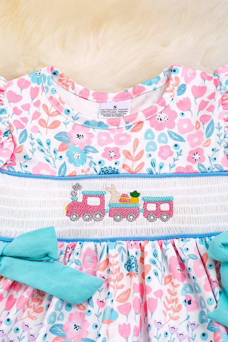 🌸Pastel floral smocked girls set.